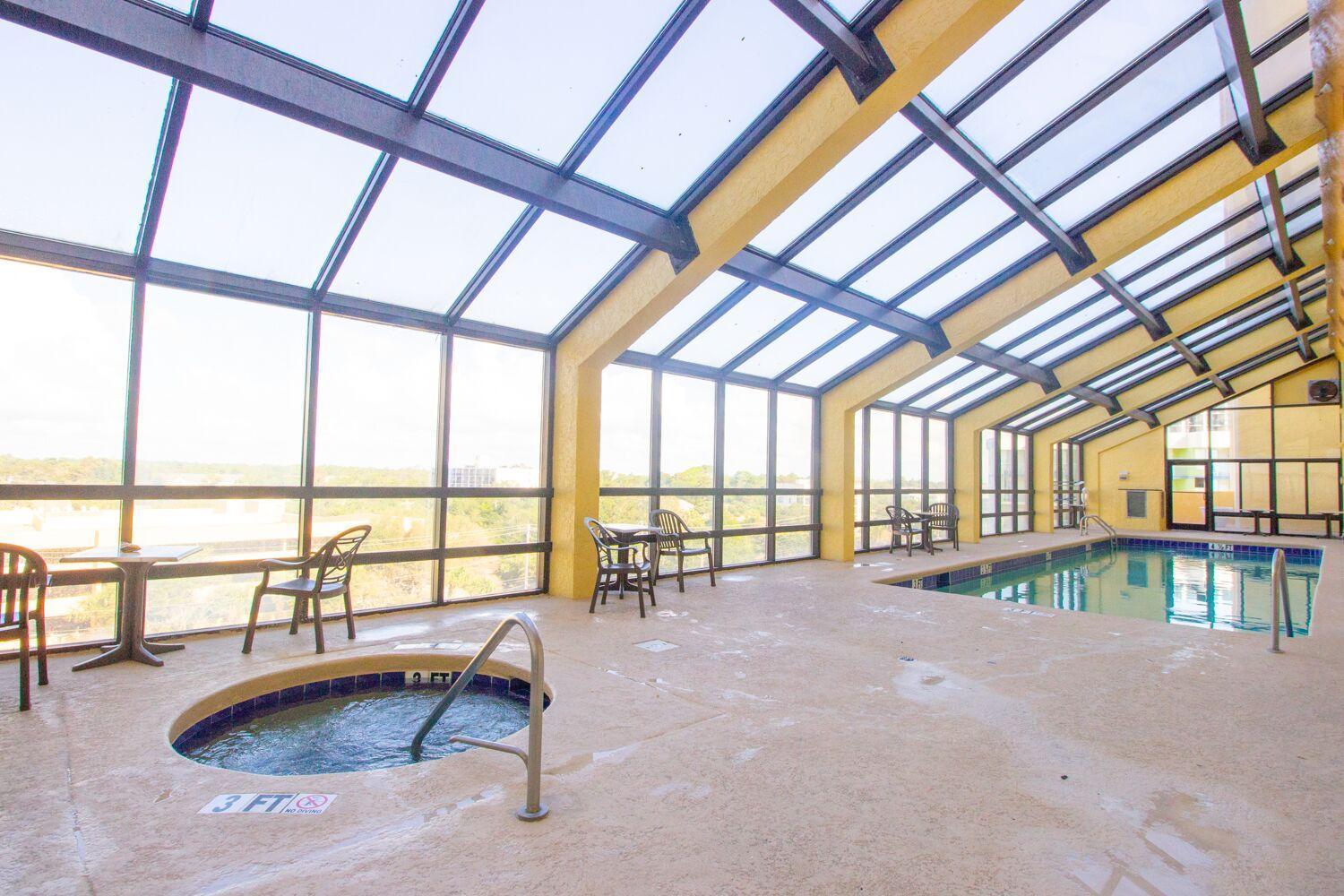 Oversized Ocean View Queen Suite With Beautiful Fireplace And Accents - Sleeps 4 Guests! Myrtle Beach Room photo