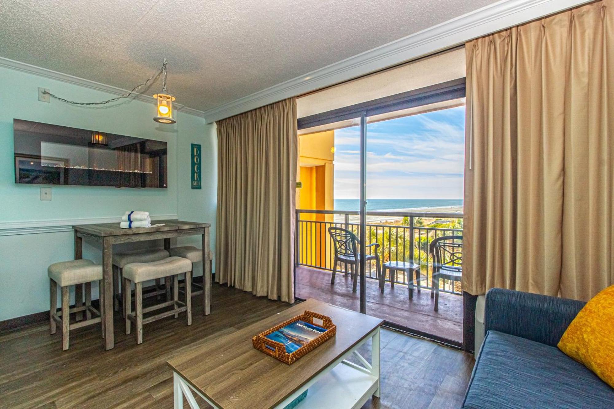 Oversized Ocean View Queen Suite With Beautiful Fireplace And Accents - Sleeps 4 Guests! Myrtle Beach Room photo